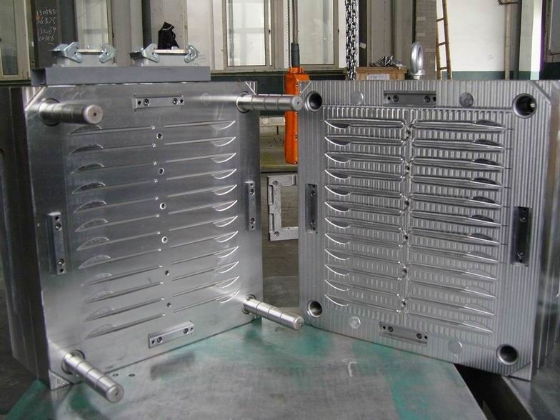 Automatic Drop 64cavity Plastic Injection Mould PP PS spoon/knife/fork mould